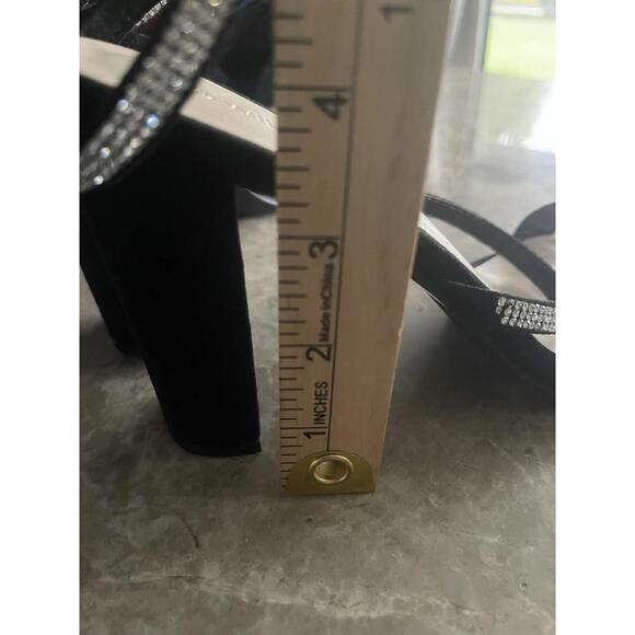 Women's Round Sz 8.5 Toe Formal Rhinestone Chunky Block Heel Sandal WildDiva L - Picture 12 of 13